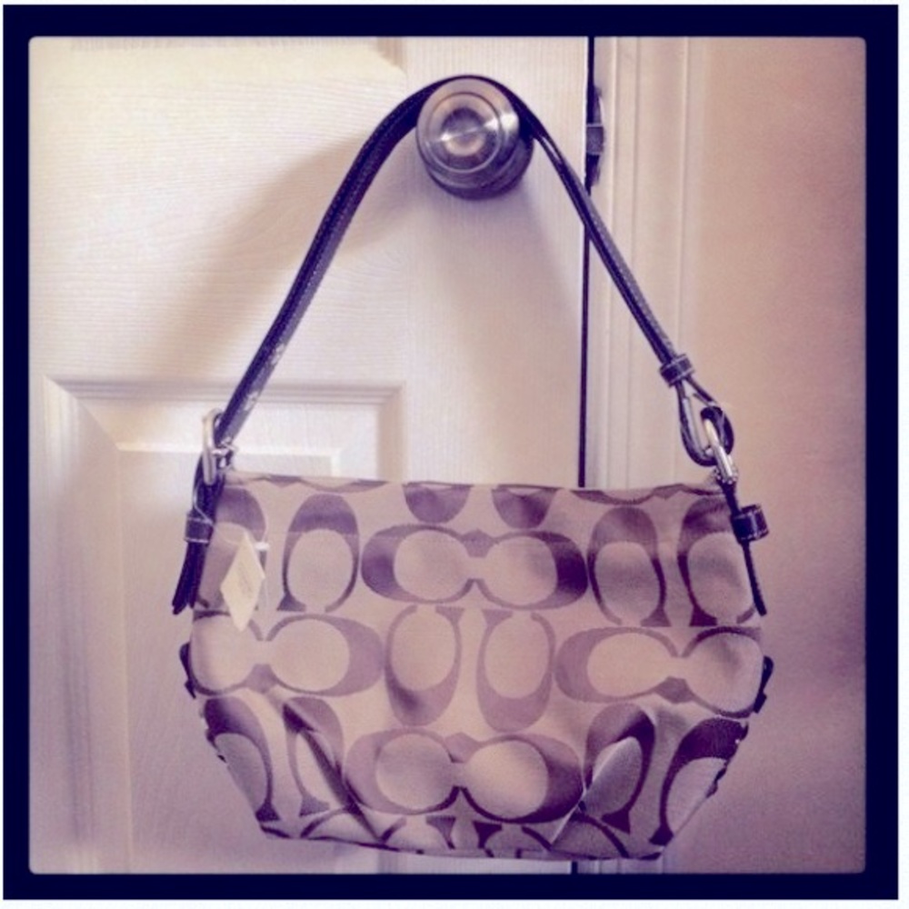 New authentic tan signature duffle style